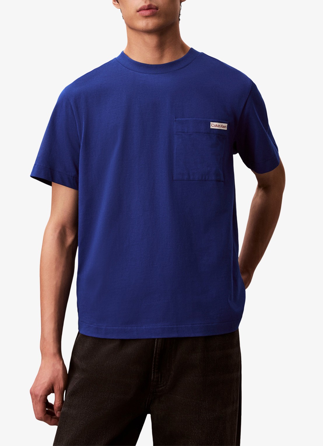 Calvin Klein T-shirt met borstzak - detail donkerblauw