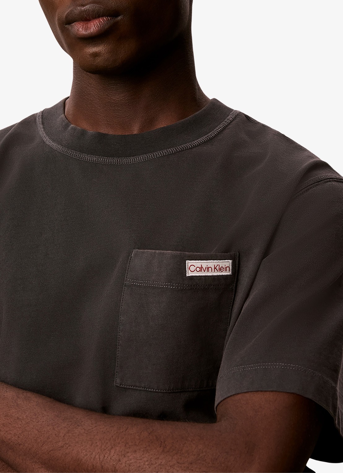 Calvin Klein T-shirt met borstzak - detail 3 antraciet