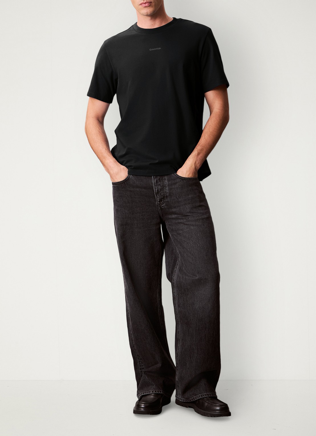 Calvin Klein T-shirt met logo en ronde hals  - voorkant 2 zwart