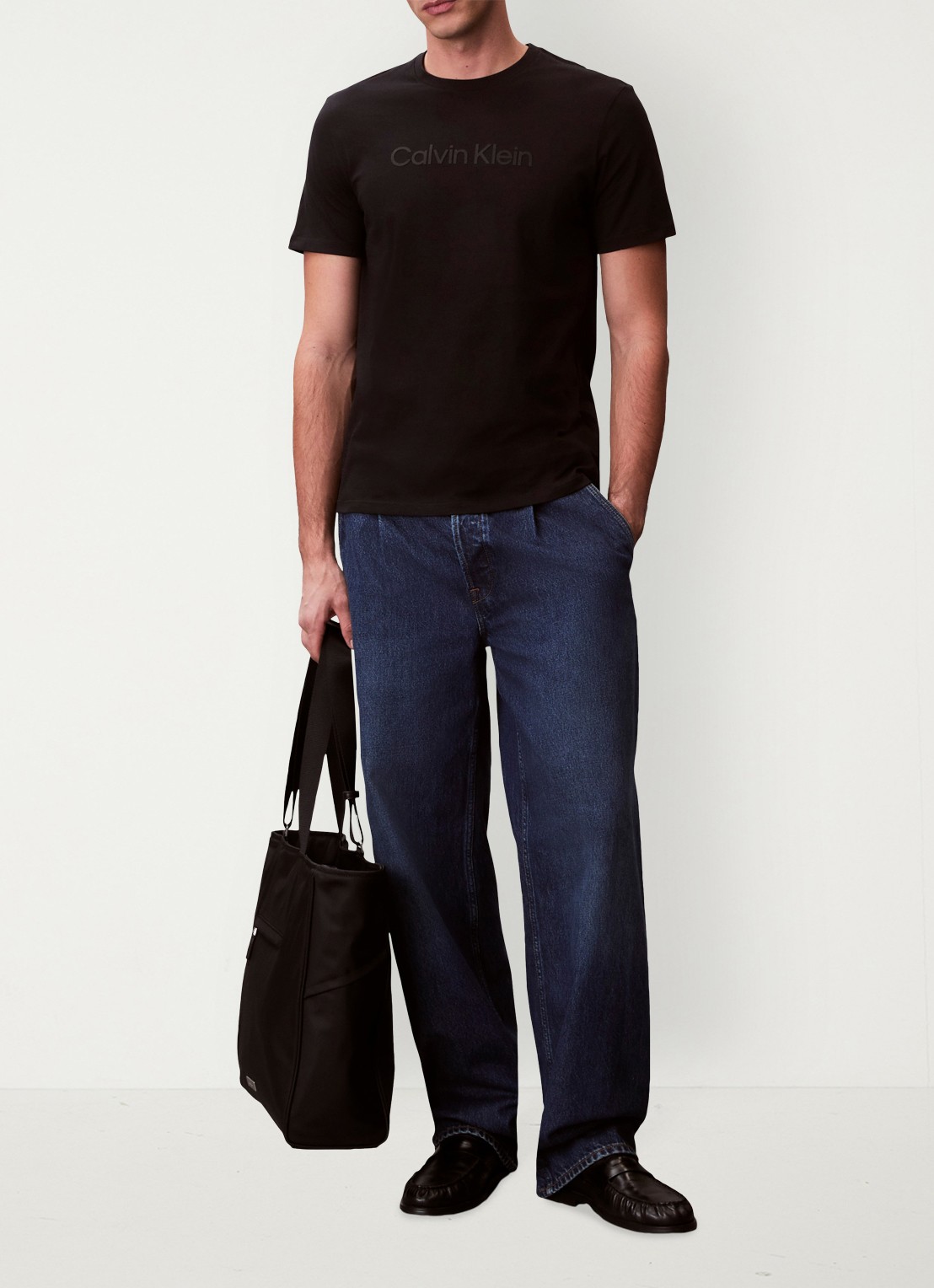 Calvin Klein T-shirt met logo - voorkant 4 zwart