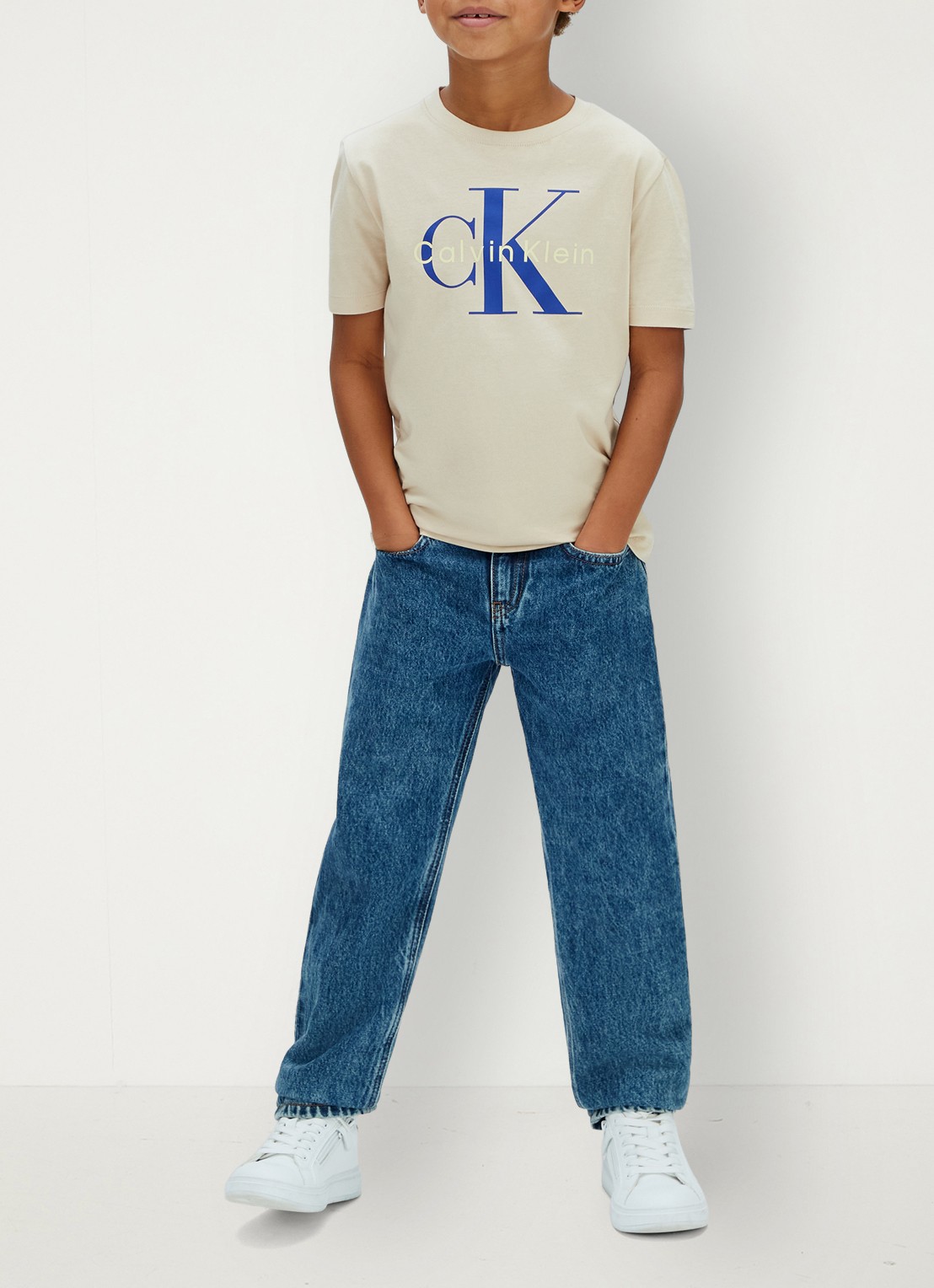 Calvin Klein T-shirt met logo - voorkant 4 beige