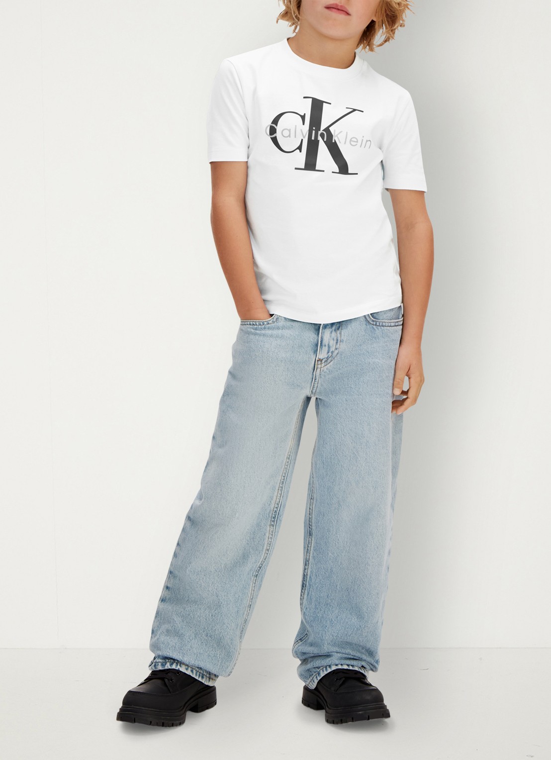 Calvin Klein T-shirt met logo - voorkant 2 wit