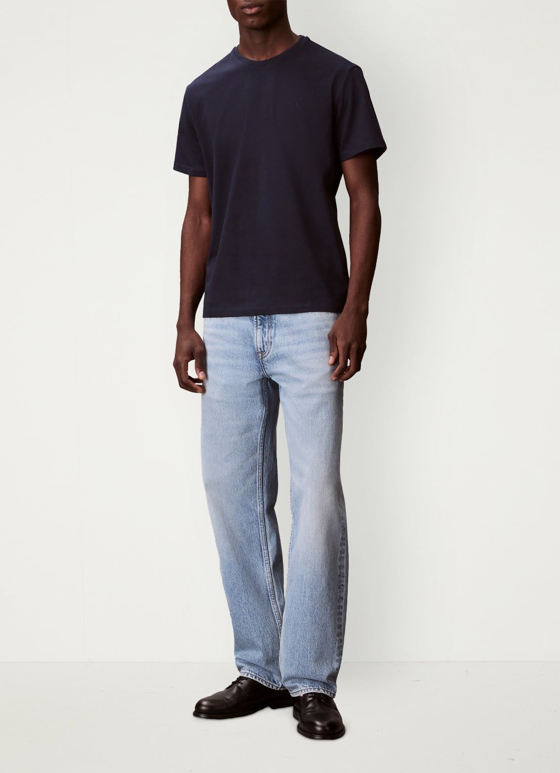 Calvin Klein T-shirt met logoborduring - voorkant 3 donkerblauw
