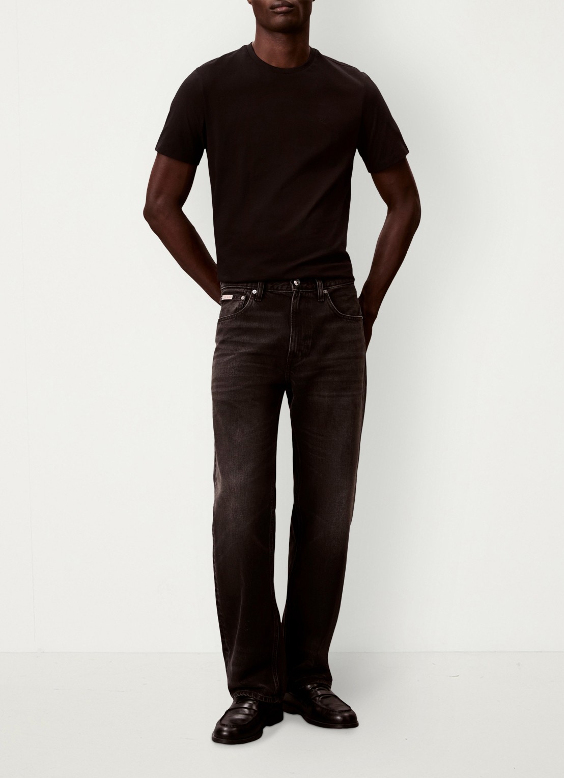 Calvin Klein T-shirt met logoborduring - voorkant 2 zwart