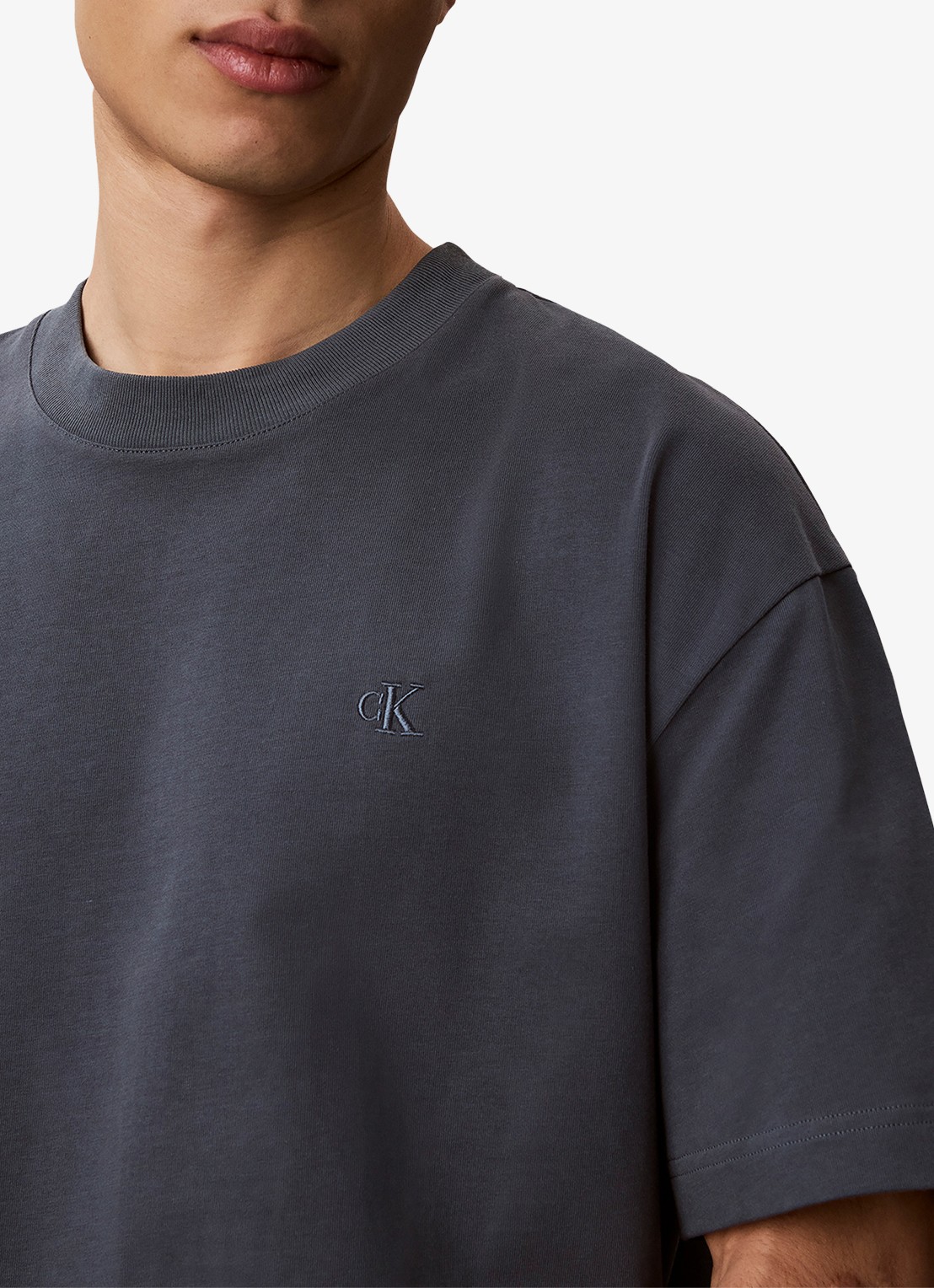 Calvin Klein T-shirt met logoborduring - detail 4 dark slate-ceg /  groen