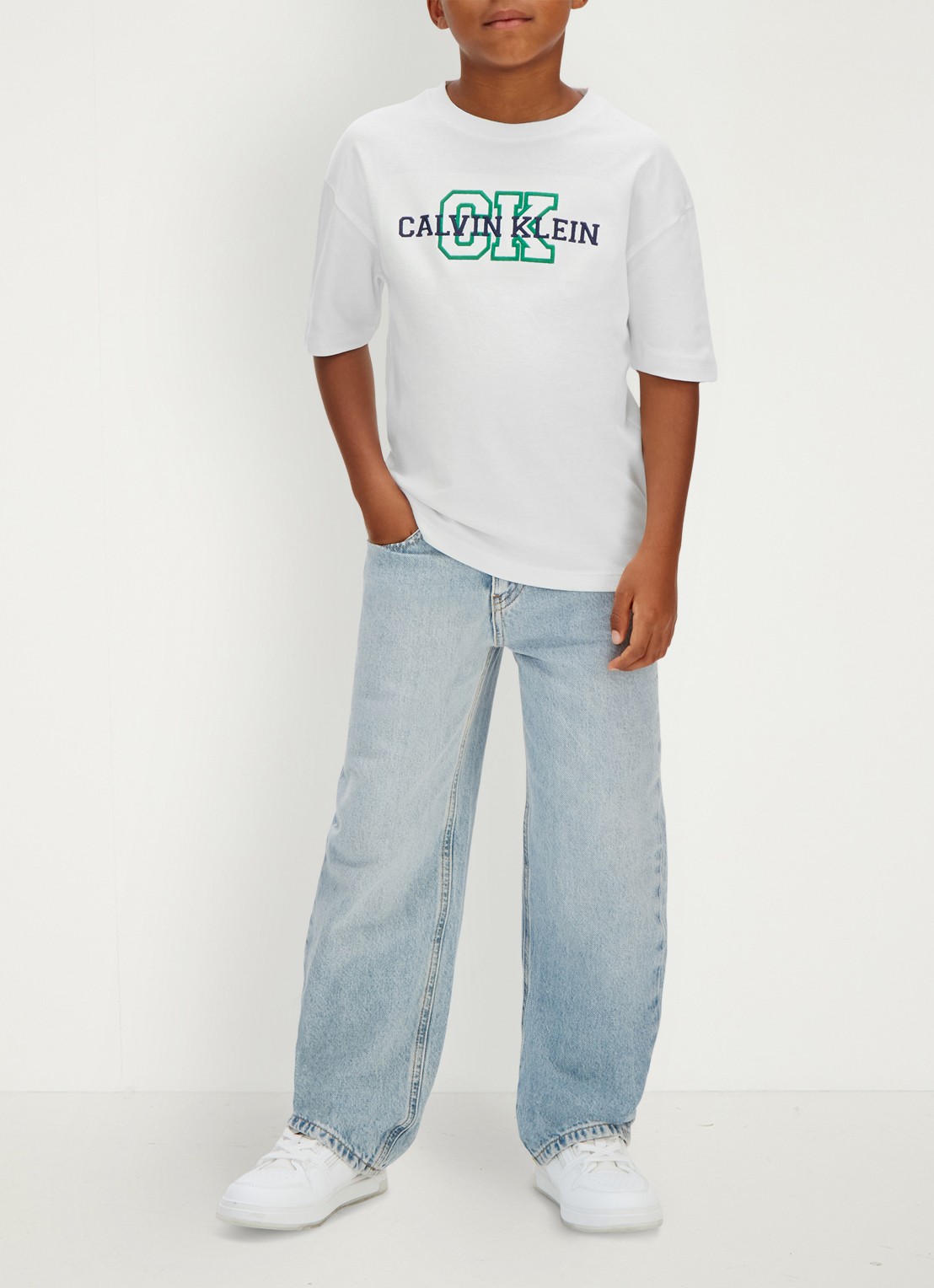 Calvin Klein T-shirt met logoborduring - voorkant 2 wit