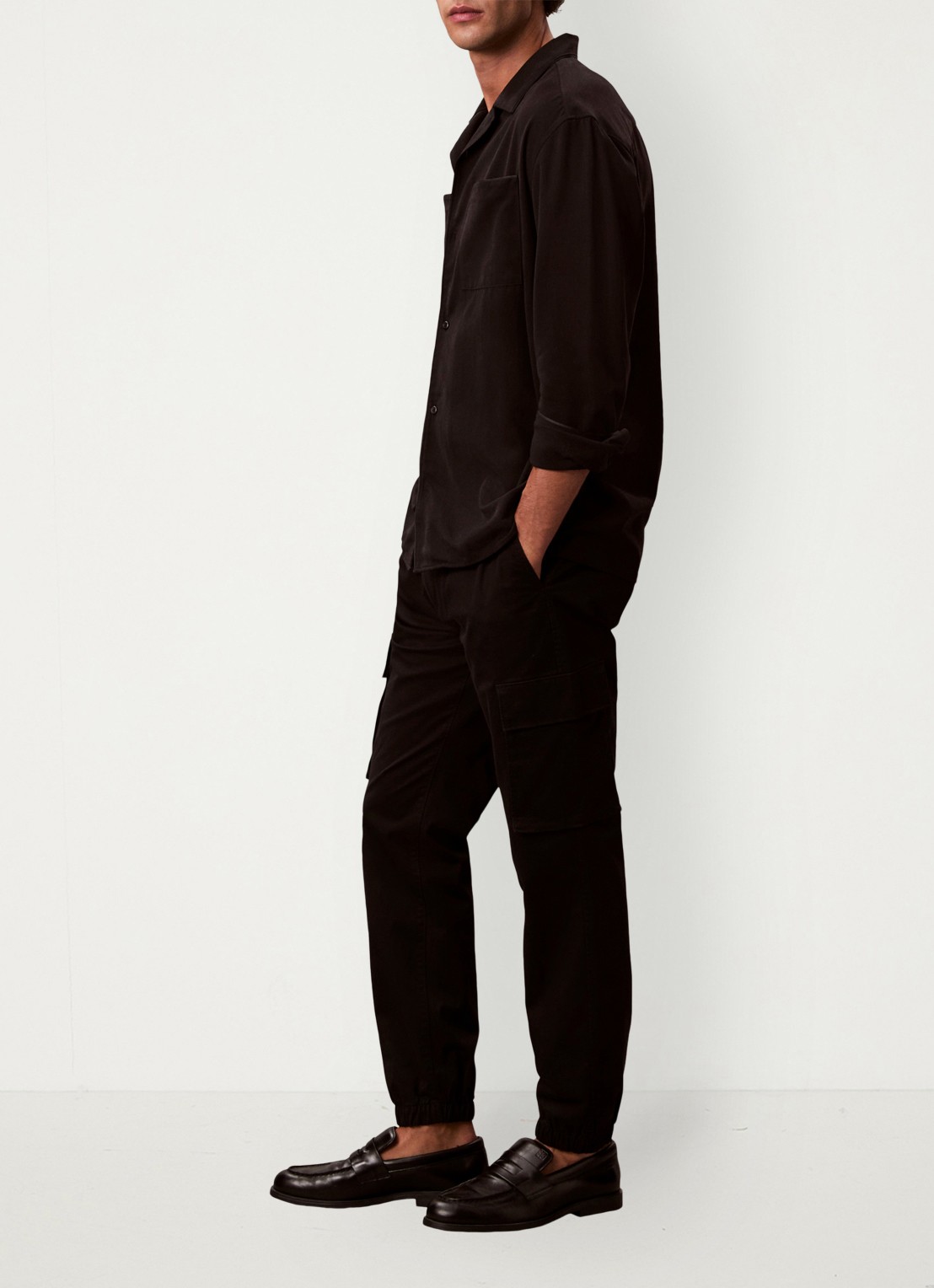 Calvin Klein Tapered fit cargobroek met logo - detail zwart