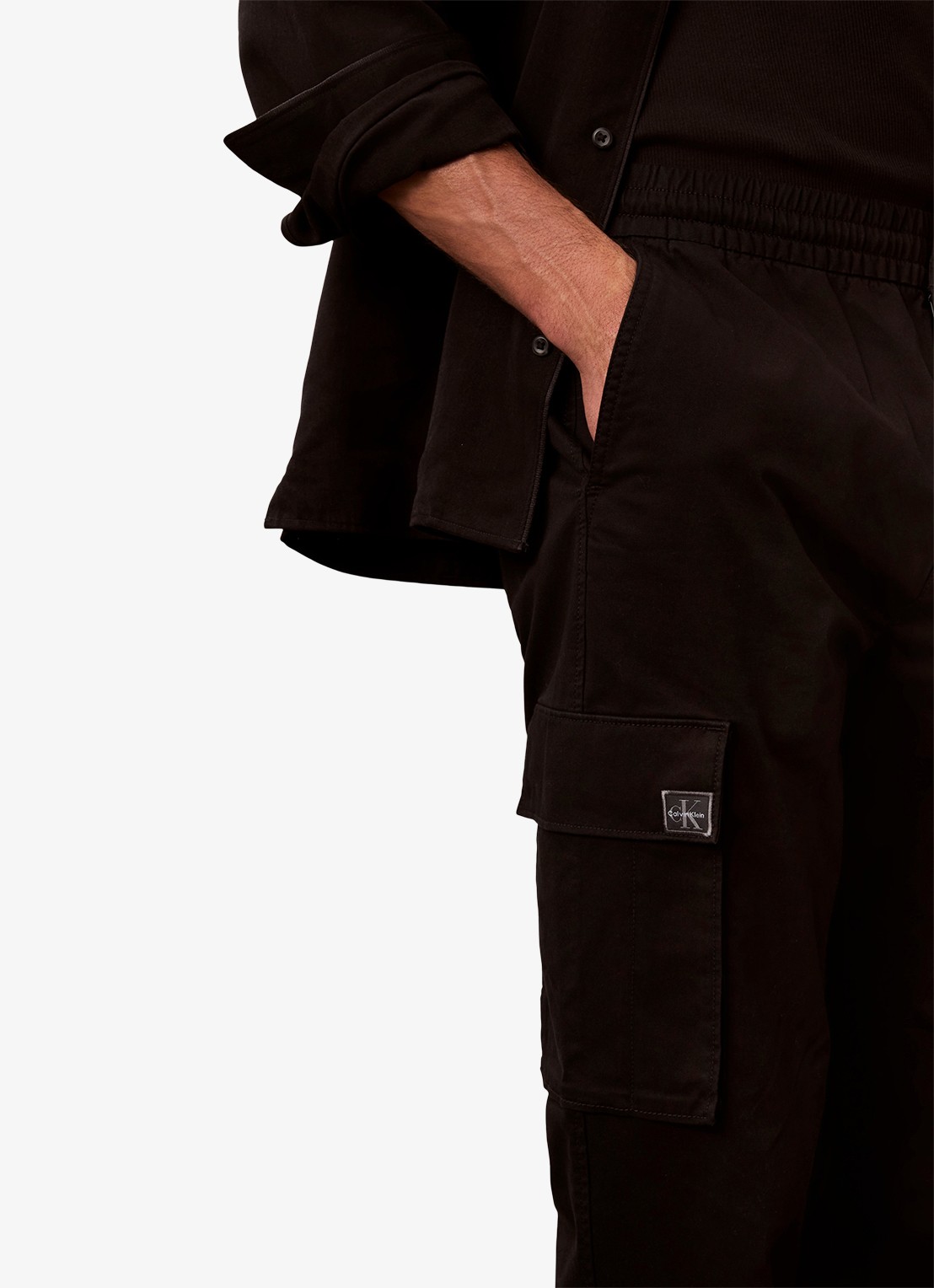 Calvin Klein Tapered fit cargobroek met logo - detail 3 zwart