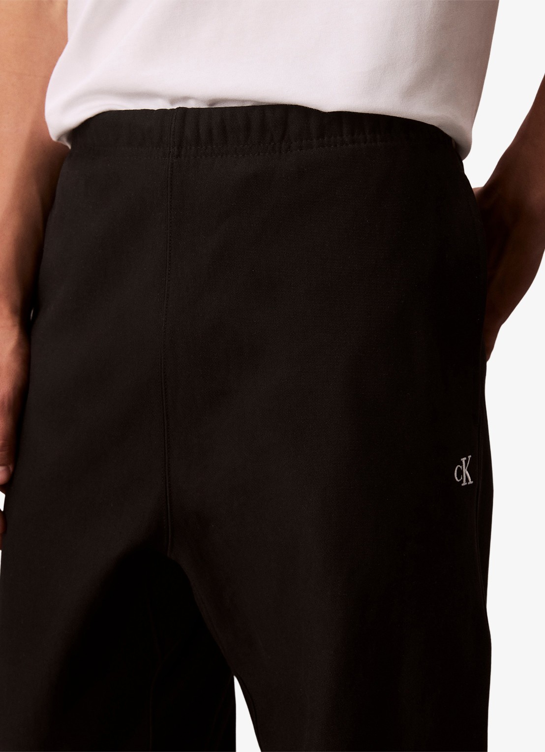 Calvin Klein Tapered fit joggingbroek met logo - detail 4 zwart