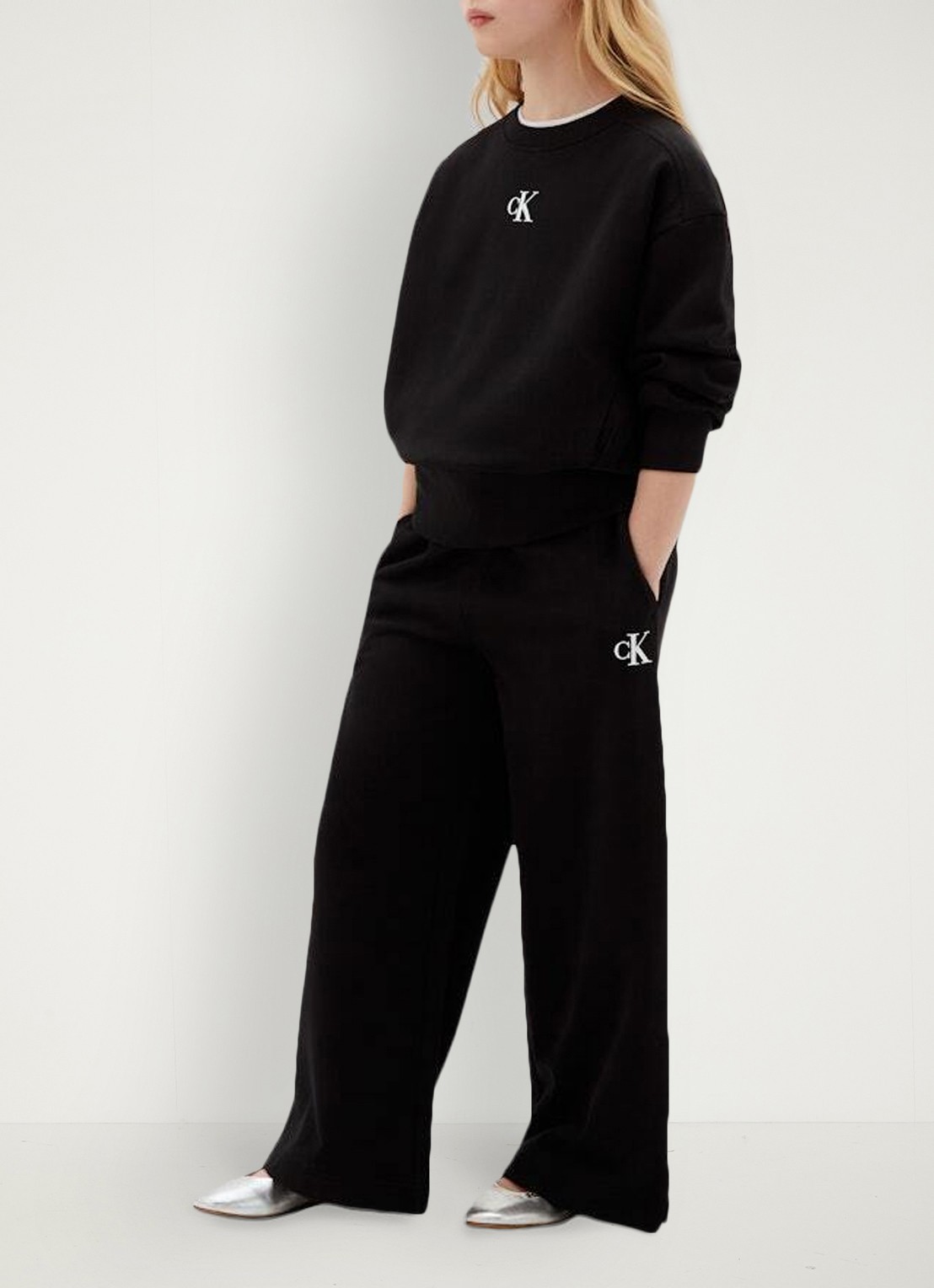 Calvin Klein Wide leg joggingbroek met logoborduring - voorkant 4 pvh black-beh /  zwart