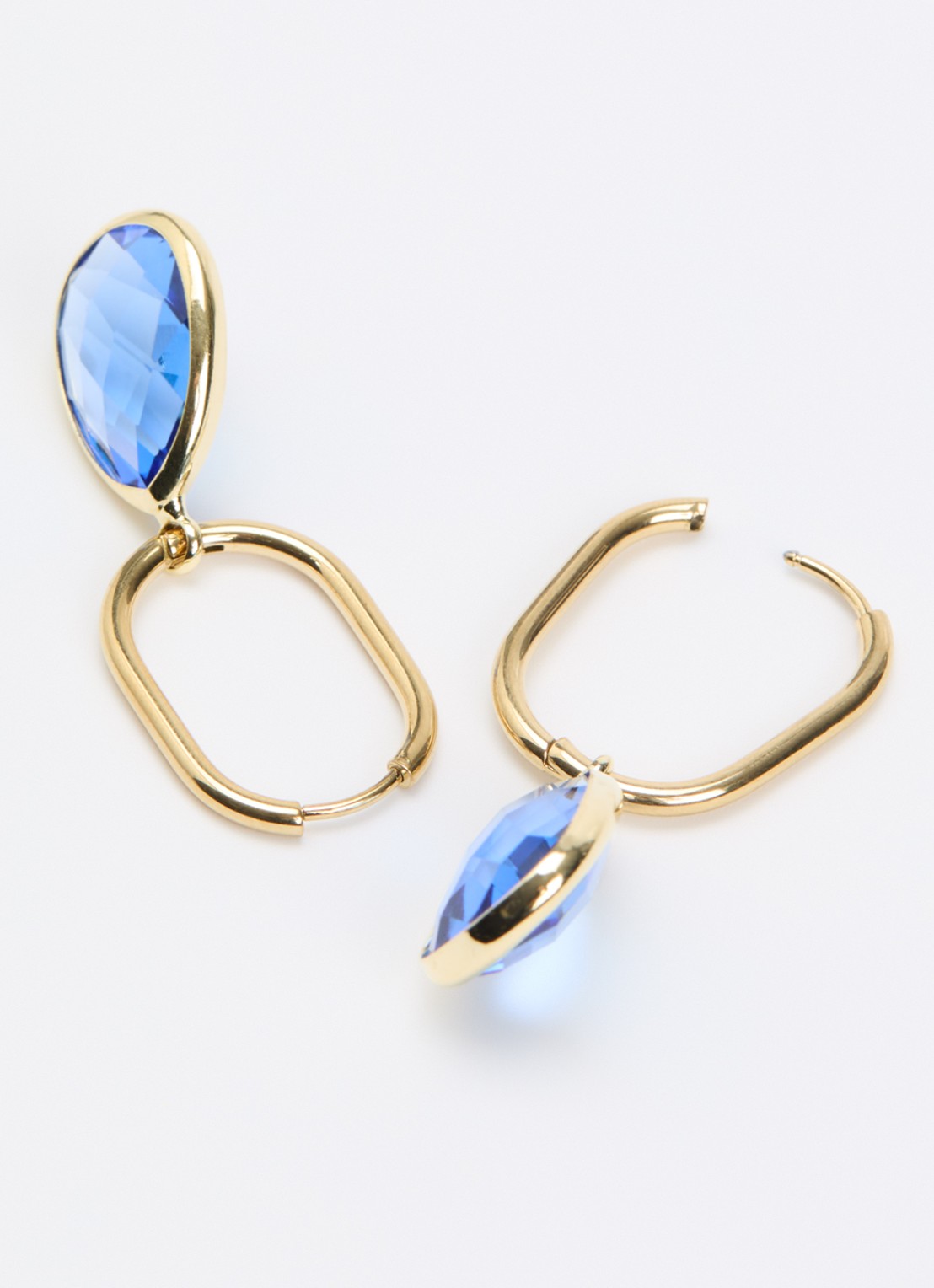 Camps & Camps Enchanting Crystal oorringen verguld - detail blauw