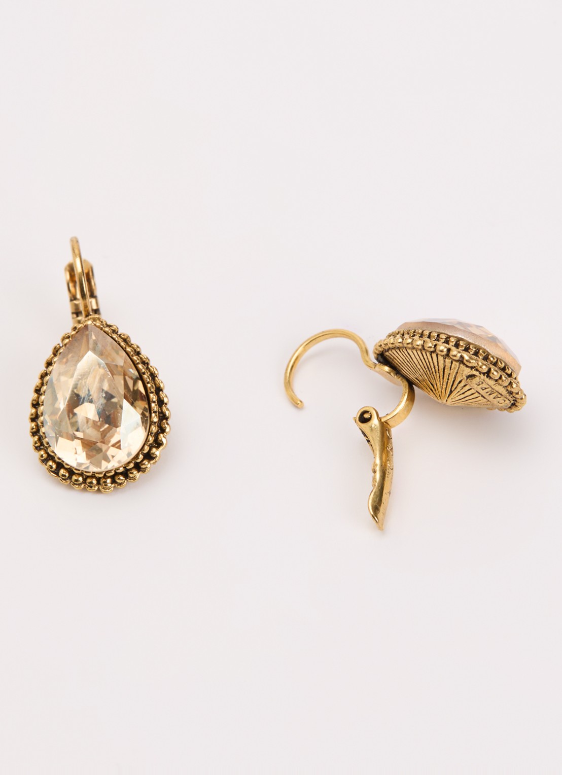 Camps & Camps Golden Shadow oorhangers met Swarovski kristal verguld - detail 3 goud