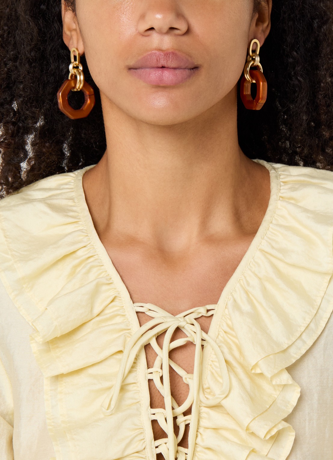 Camps & Camps Linea Eternal Dangling oorstekers verguld - voorkant 3 beige
