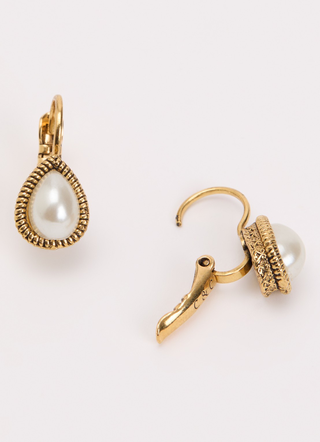 Camps & Camps Oorhangers met imitatieparel verguld - detail 3 goud