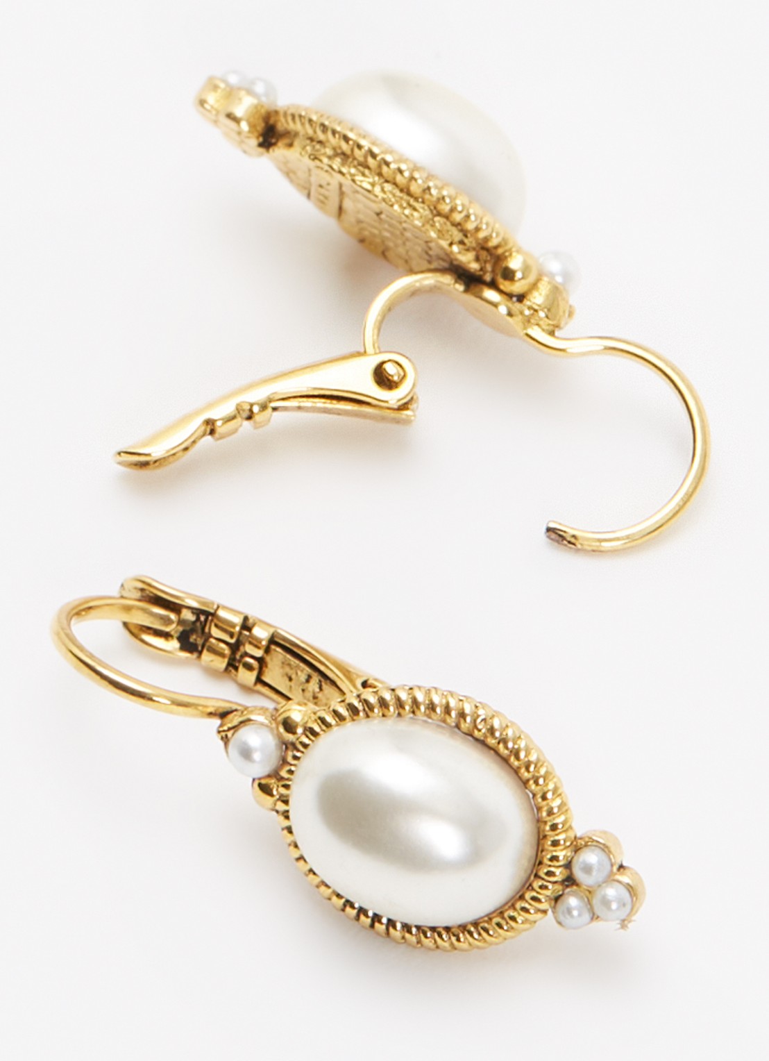 Camps & Camps Oorhangers met imitatieparel verguld - detail goud