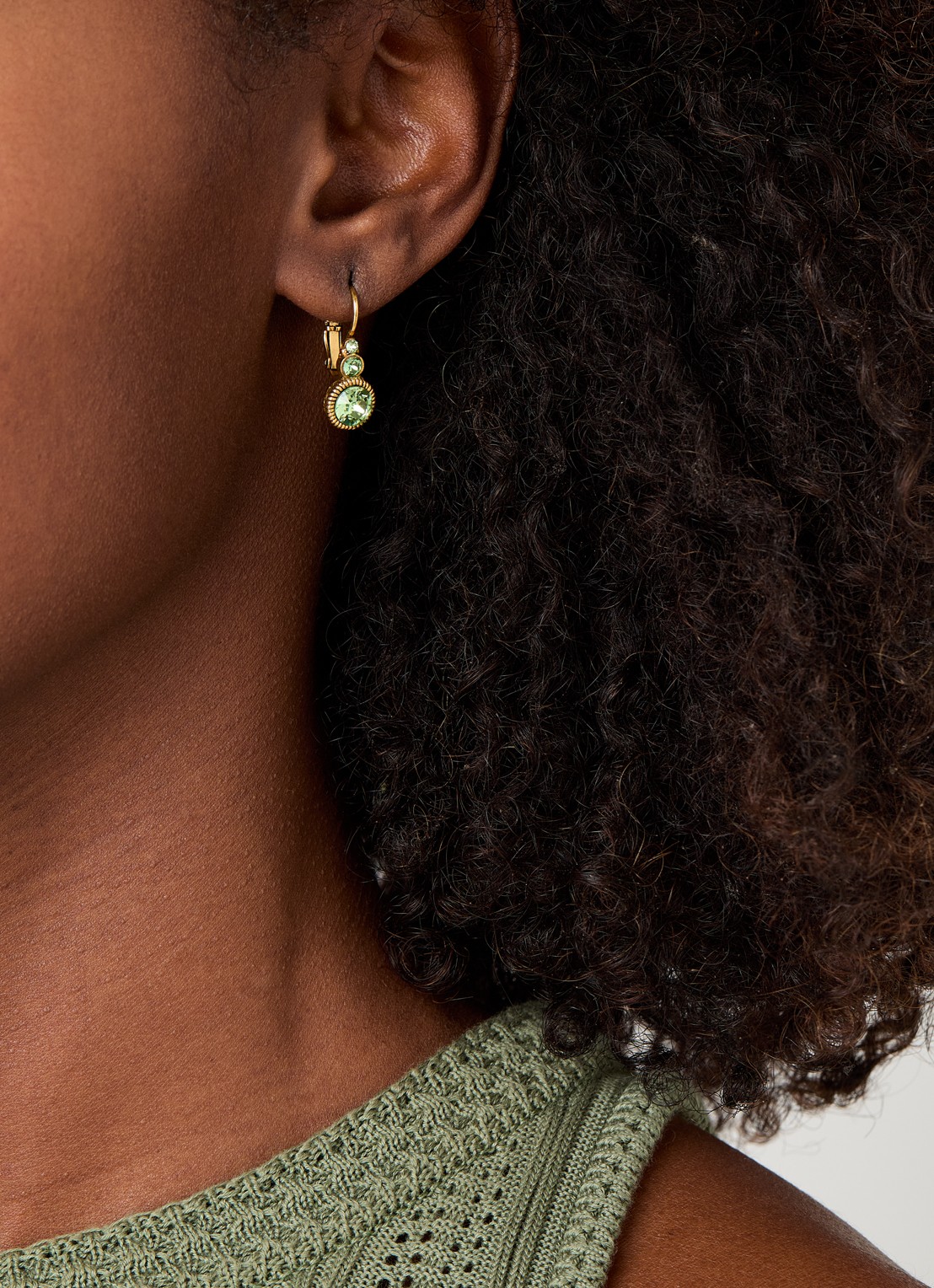 Camps & Camps Oorhangers met Swarovski kristal verguld - voorkant 2 groen