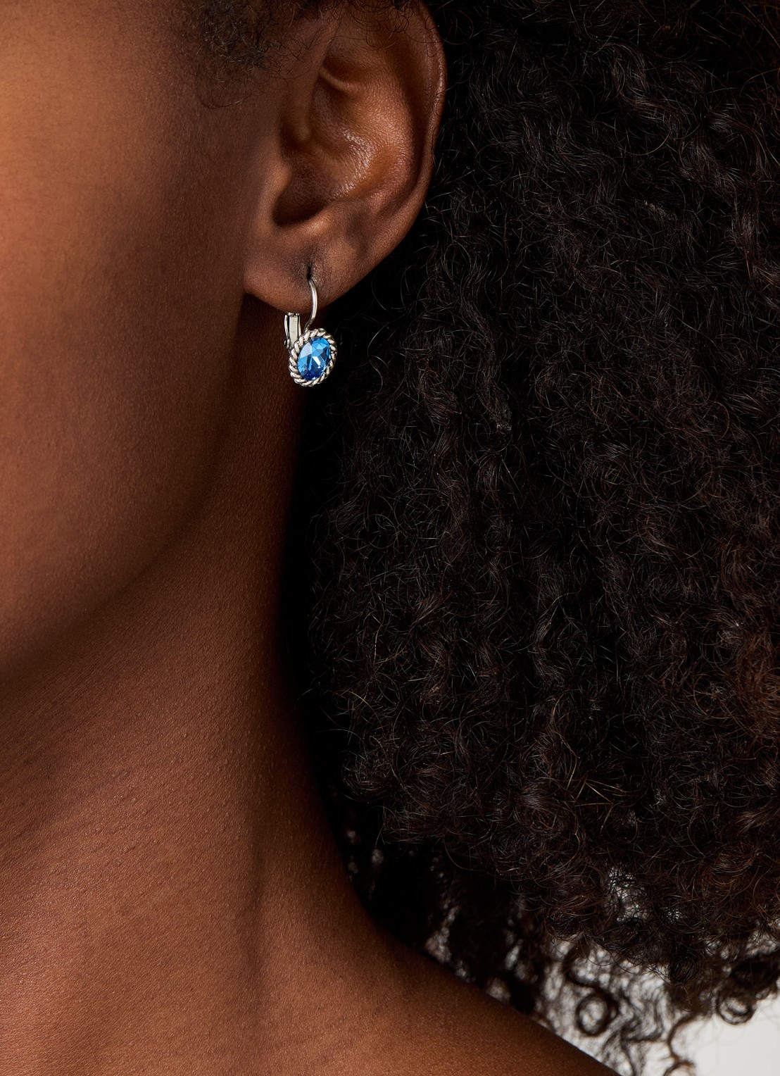 Camps & Camps Oorhangers met Swarovski kristal verzilverd - voorkant 2 blauw