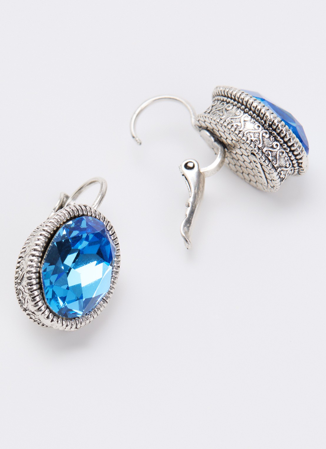 Camps & Camps Oorhangers met Swarovski kristal verzilverd - detail lichtblauw
