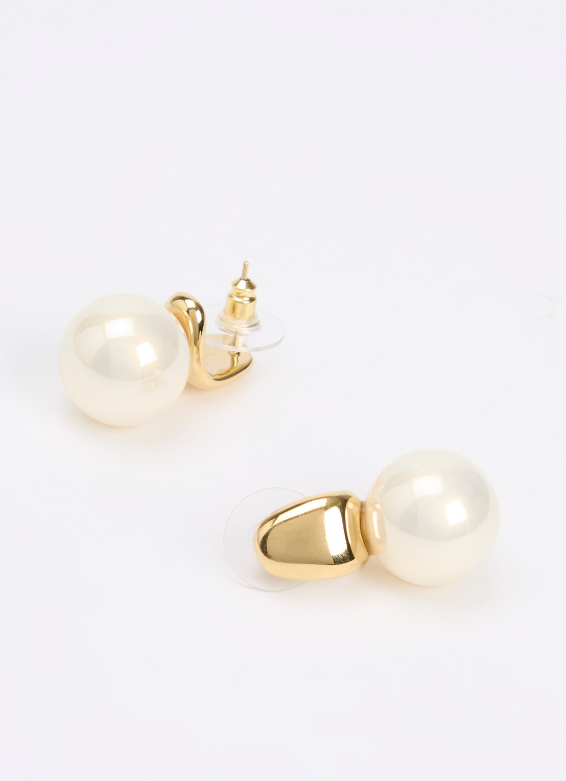 Camps & Camps Oval Pearl oorstekers verguld - detail parelmoer