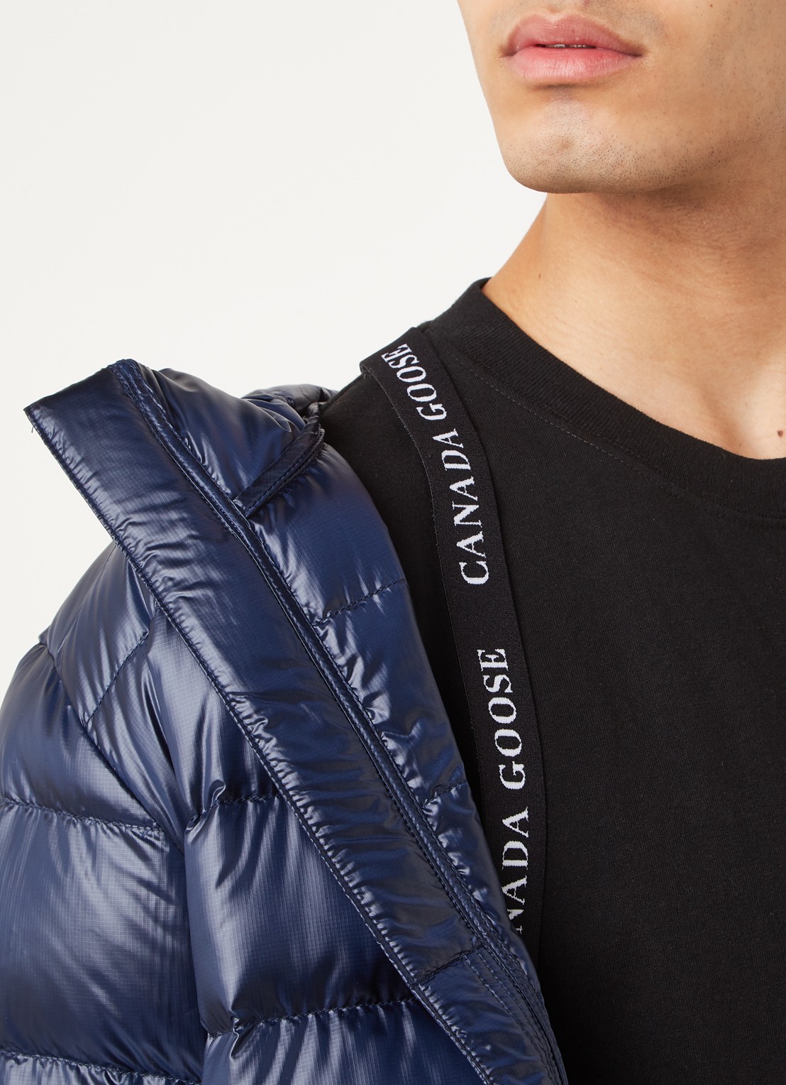 Canada Goose Crofton puffer jack met capuchon en donsvulling - detail 3 donkerblauw
