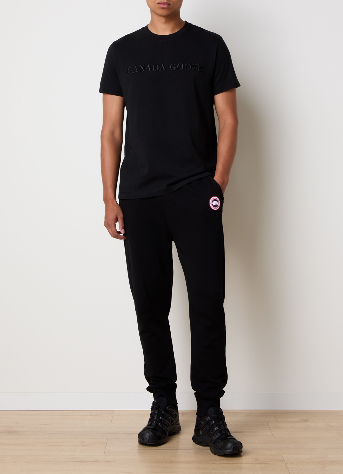 Canada Goose Emersen T-shirt met logoborduring - voorkant 4 zwart