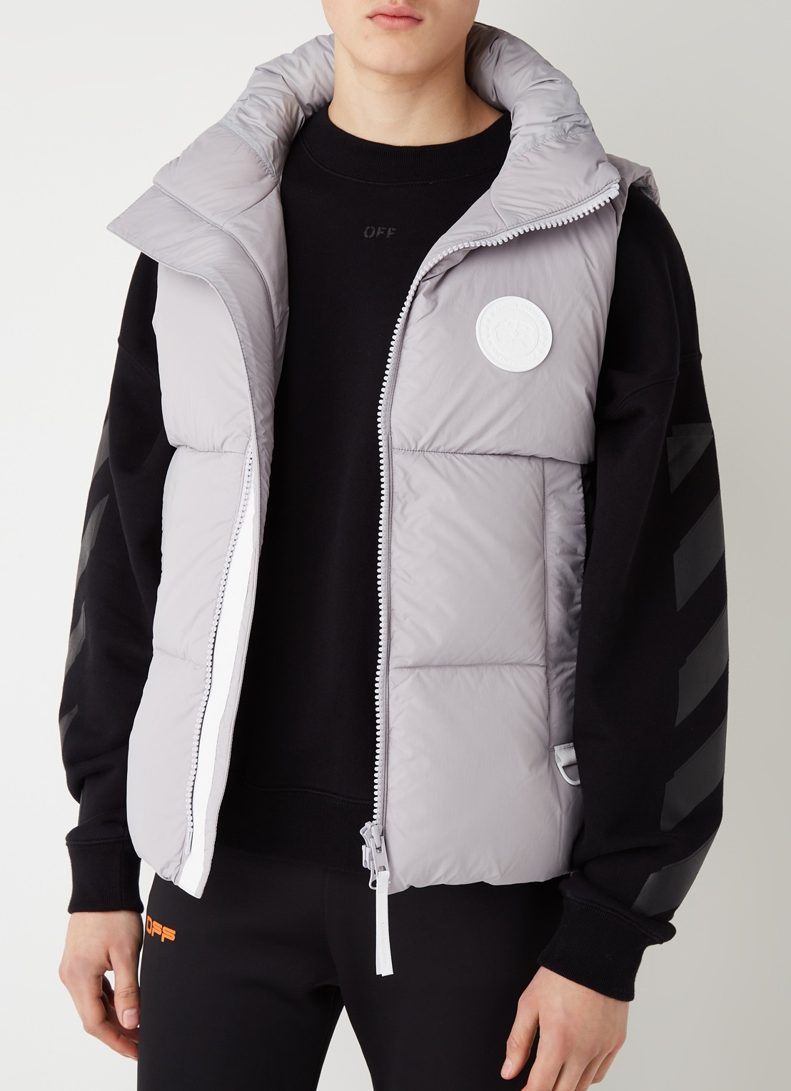 Canada Goose Everett gewatteerde bodywarmer met donsvulling - detail taupe