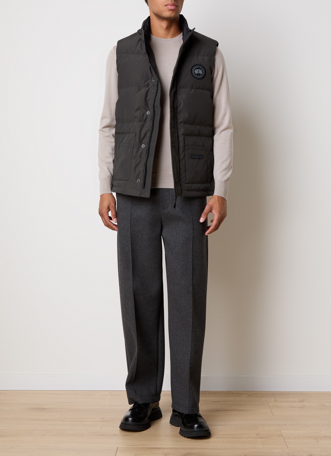Canada Goose Freestyle gewatteerde bodywarmer met donsvulling en steekzakken - voorkant 3 donkergrijs