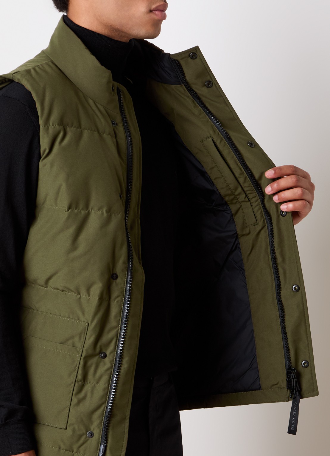 Canada Goose Freestyle gewatteerde bodywarmer met donsvulling en steekzakken - detail 4 olijfgroen