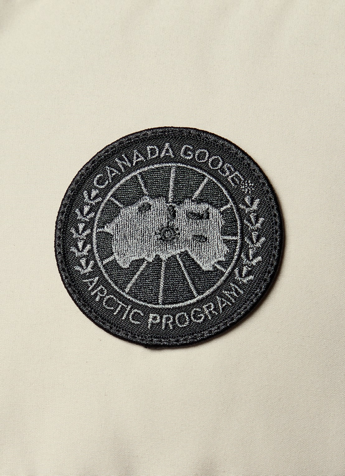 Canada Goose Garson gewatteerde bodywarmer met donsvulling en logo - detail 5 donkerbeige