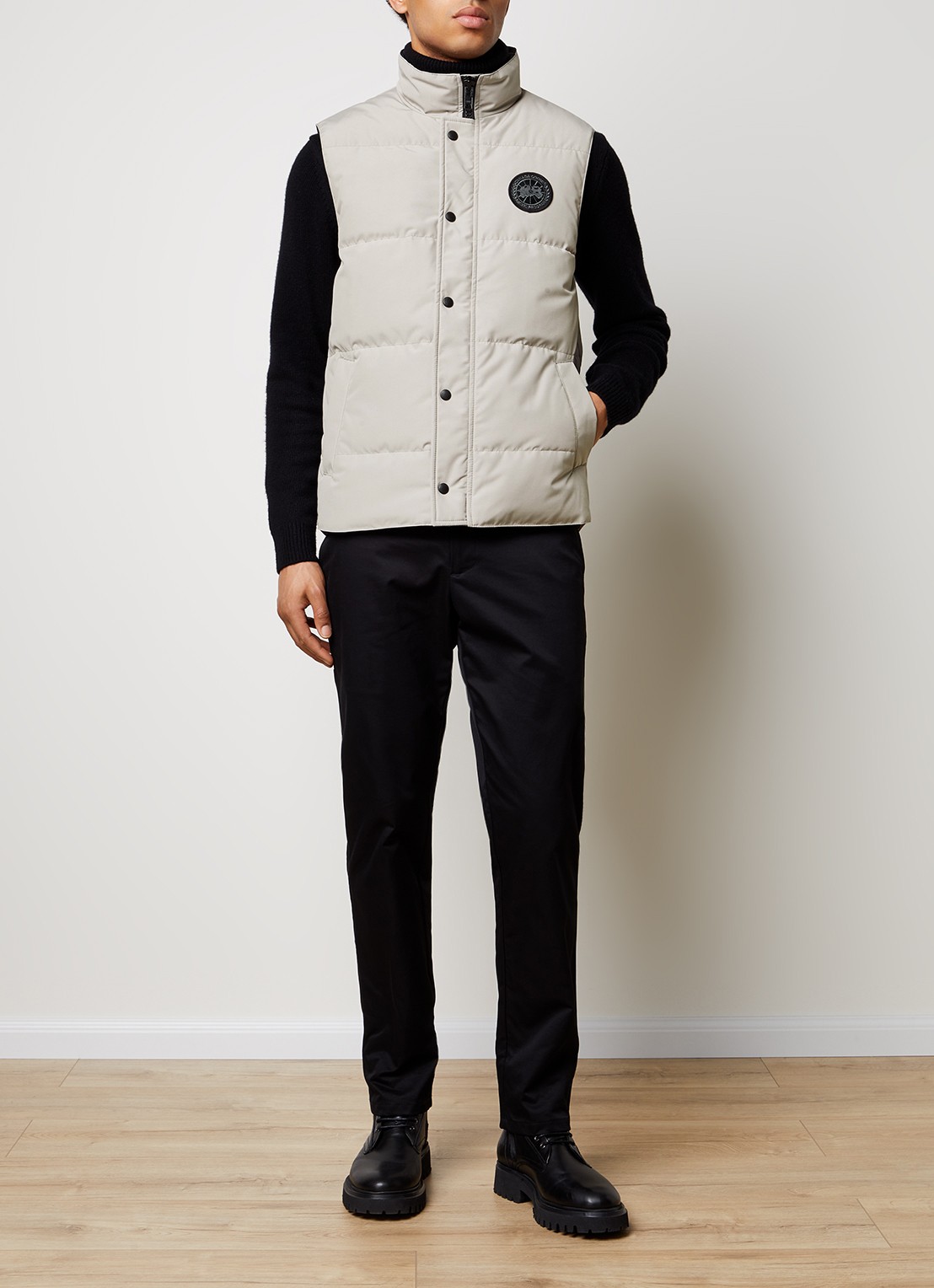 Canada Goose Garson gewatteerde bodywarmer met donsvulling en logo - voorkant 2 donkerbeige