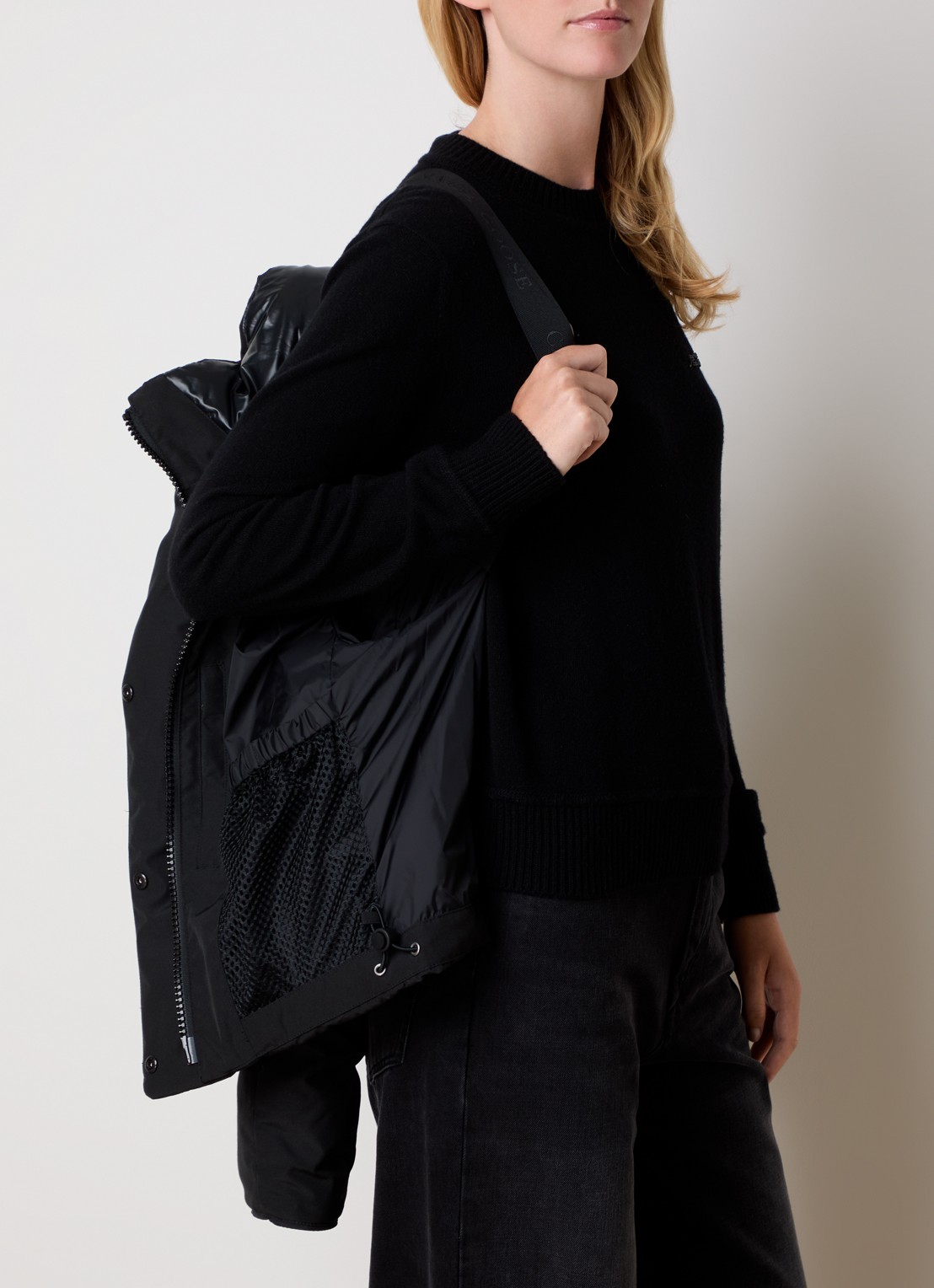Canada Goose Grandview cropped puffer jack met ritszakken en logo - detail 3 zwart