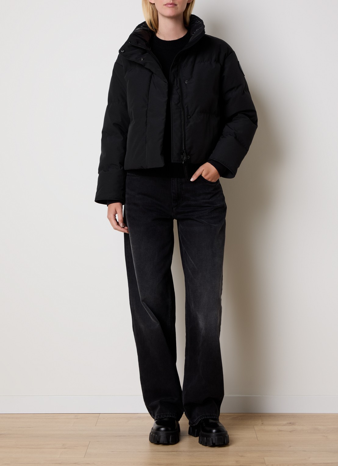 Canada Goose Grandview cropped puffer jack met ritszakken en logo - voorkant 6 zwart