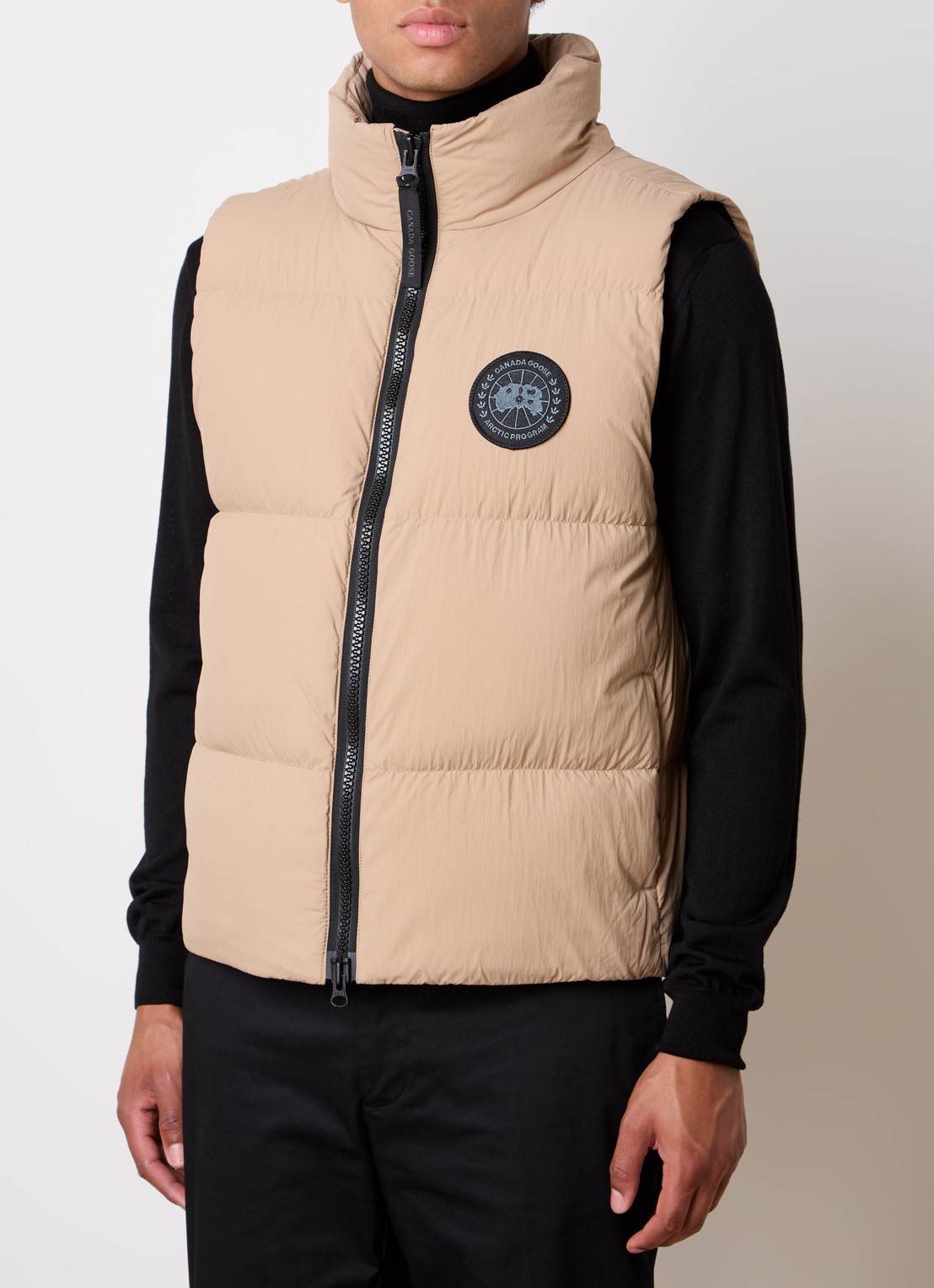 Canada Goose Lawrence gewatteerde bodywarmer met donsvulling - detail 4 zand