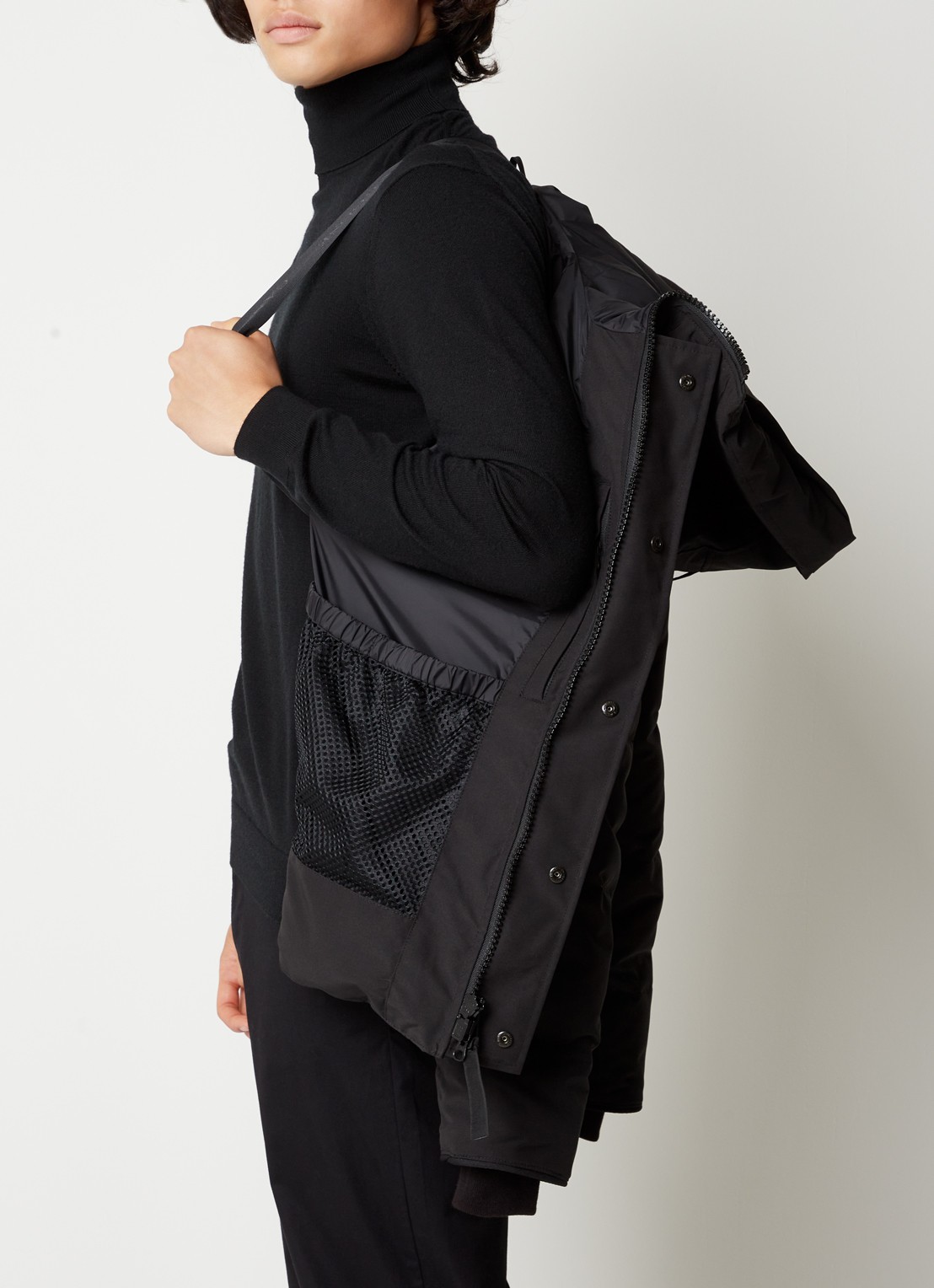 Canada Goose MacMillan gewatteerde parka met donsvulling en capuchon - detail 3 zwart