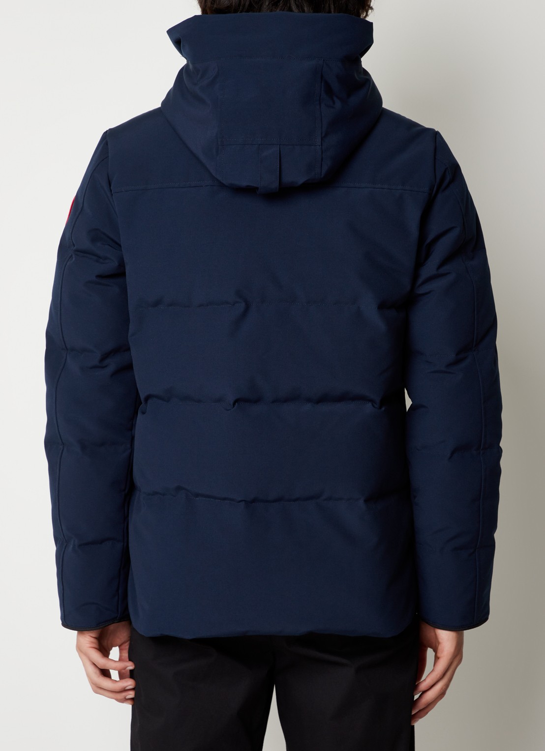 Canada Goose MacMillan gewatteerde parka met donsvulling en capuchon - achterkant donkerblauw