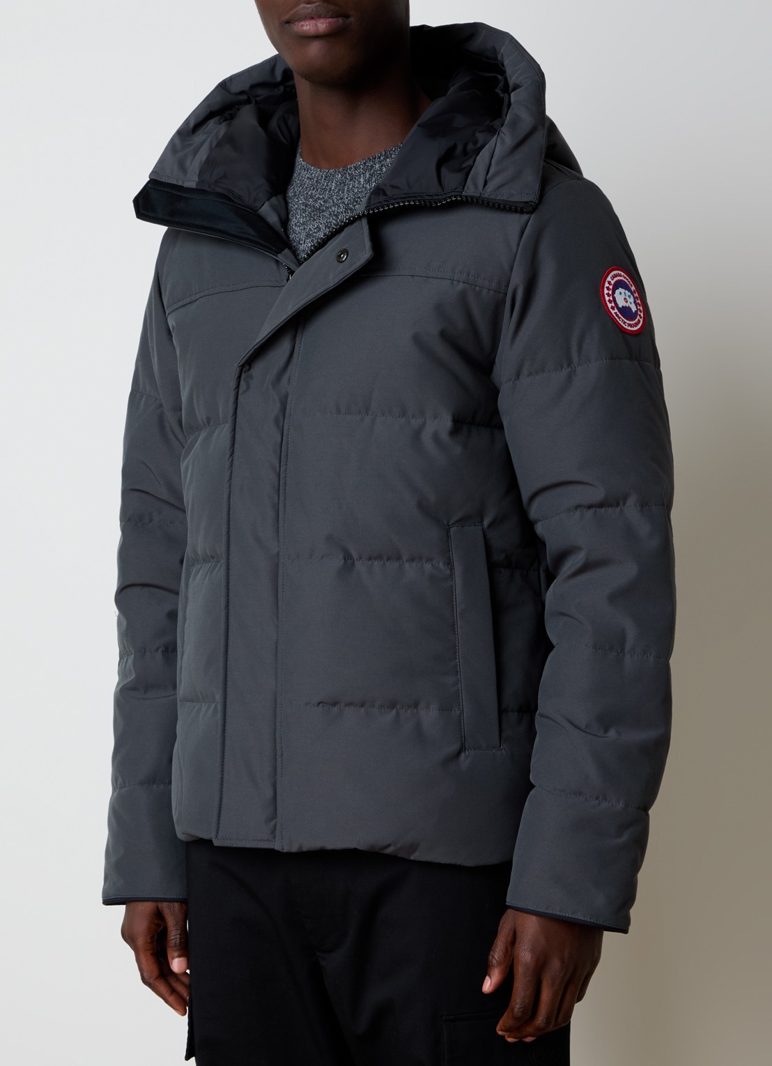 Canada Goose Macmillan gewatteerde parka met donsvulling en steekzakken - detail donkergrijs