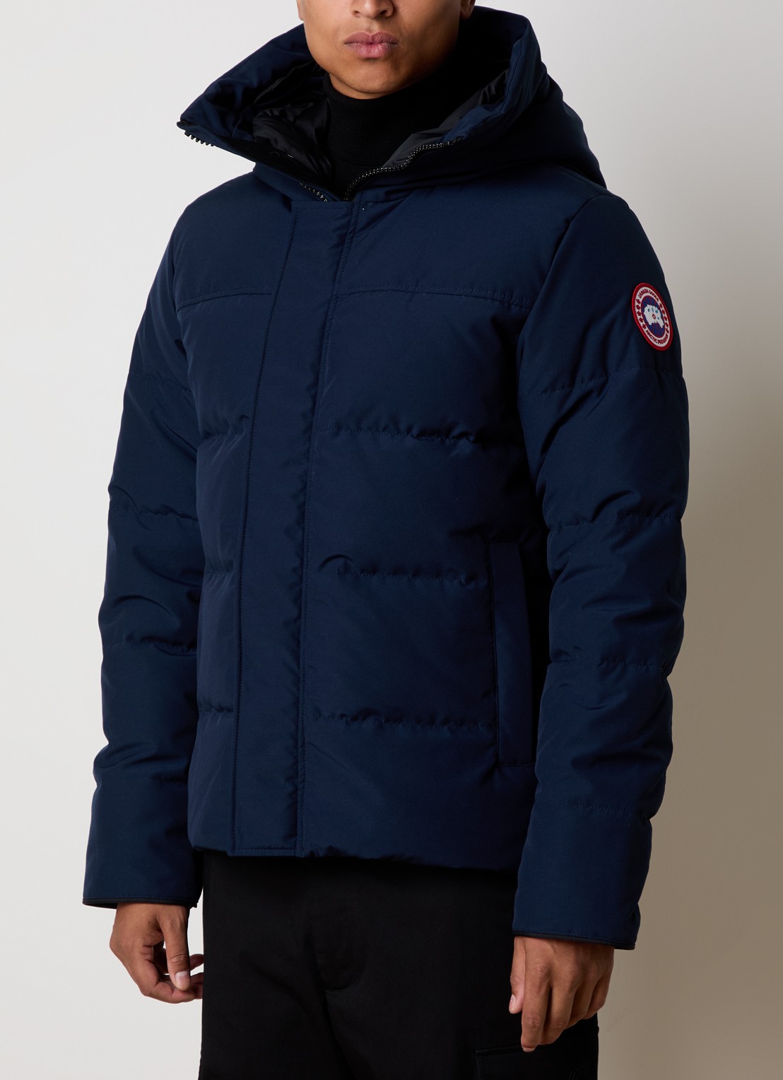 Canada Goose Macmillan gewatteerde parka met donsvulling en steekzakken - detail donkerblauw