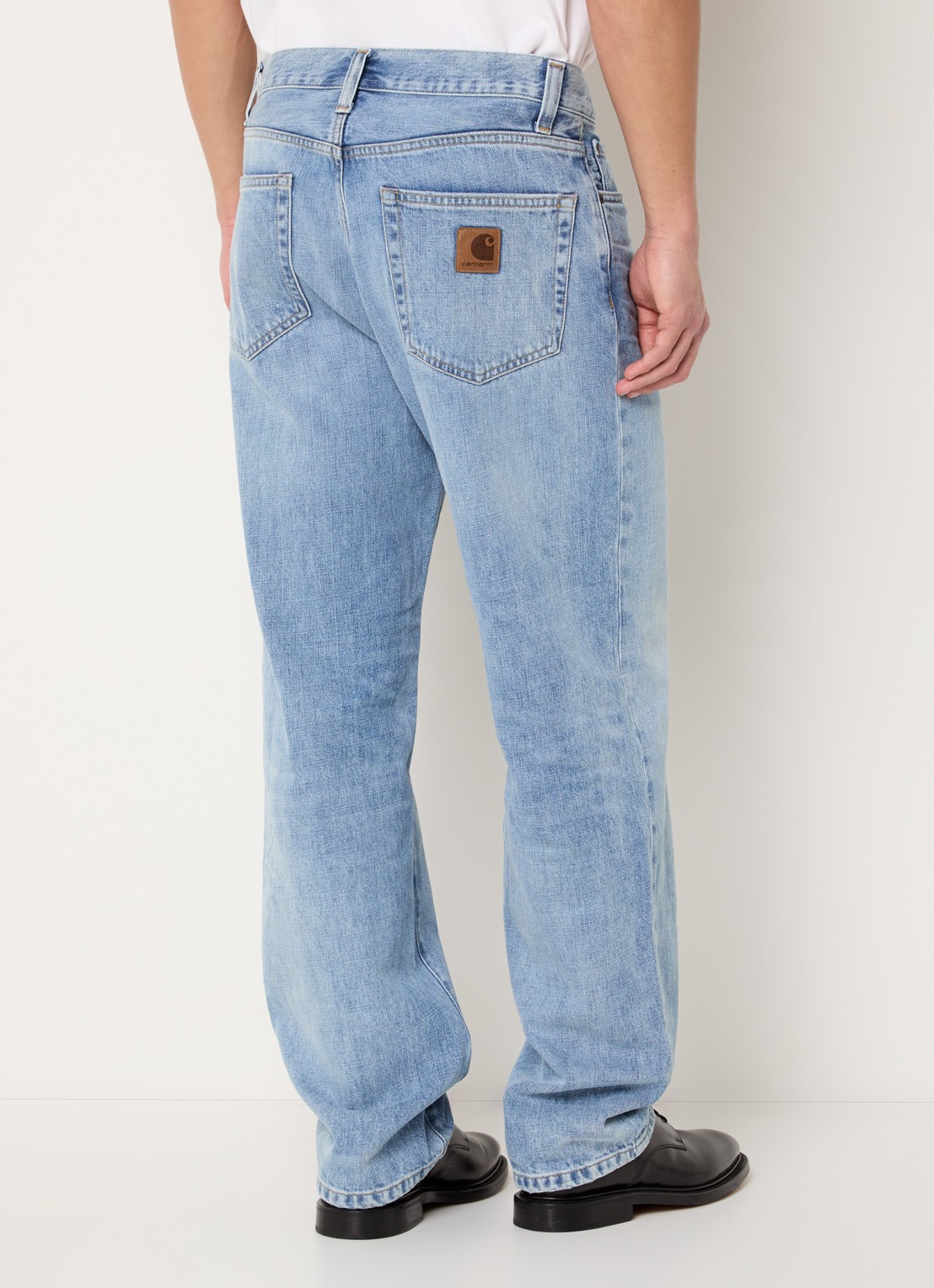 Carhartt WIP Aaron straight leg jeans met lichte wassing - achterkant 3 lichtblauw