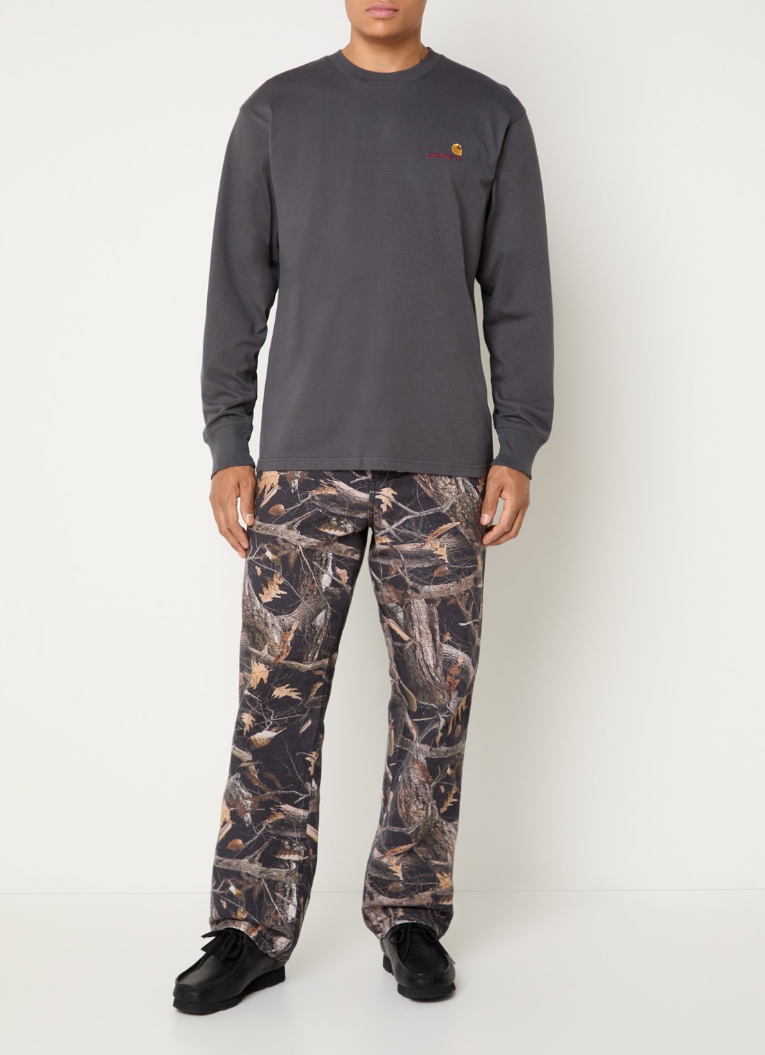 Carhartt WIP American Script long sleeve met logo - voorkant 3 antraciet
