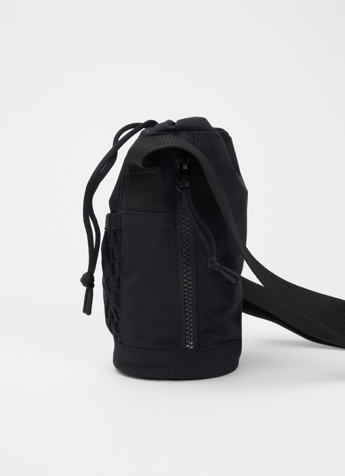 Carhartt WIP Egerton schoudertas met verstelbare schouderriem en logo  - detail 3 zwart