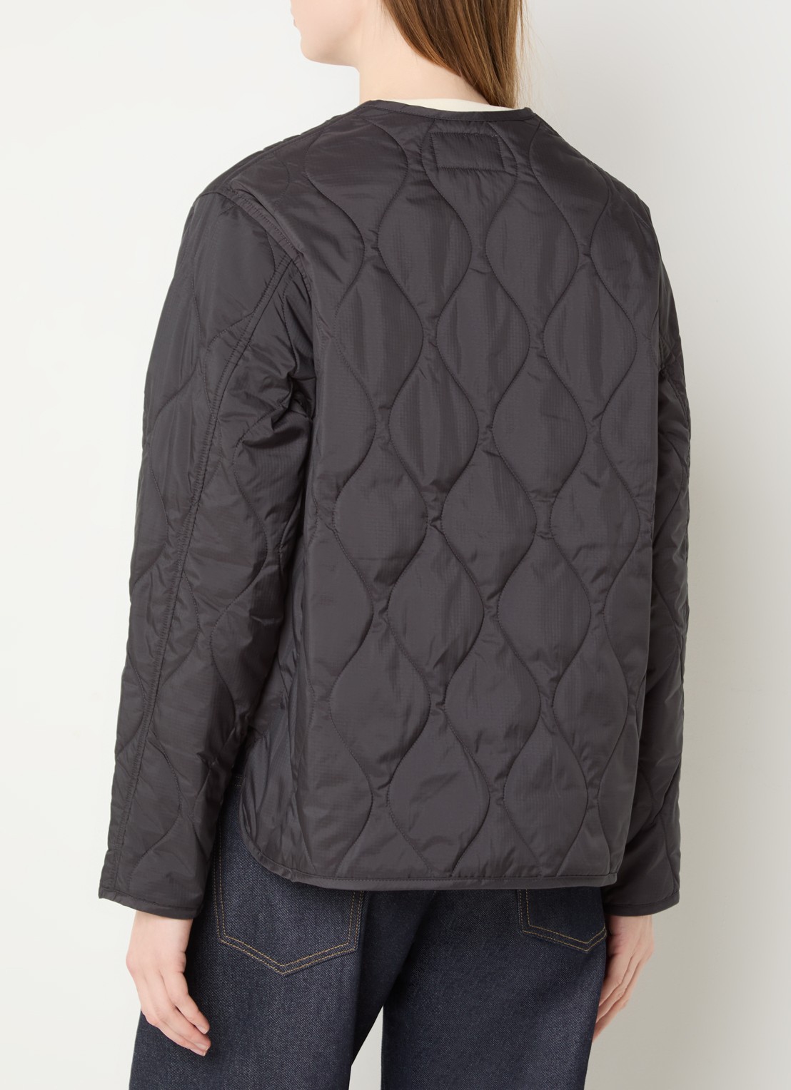 Carhartt WIP Gewatteerd jack met opgestikte zakken en logo - achterkant donkerbruin