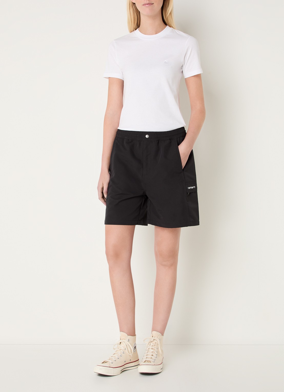 Carhartt WIP High waist straight fit korte broek met logo - voorkant 4 zwart