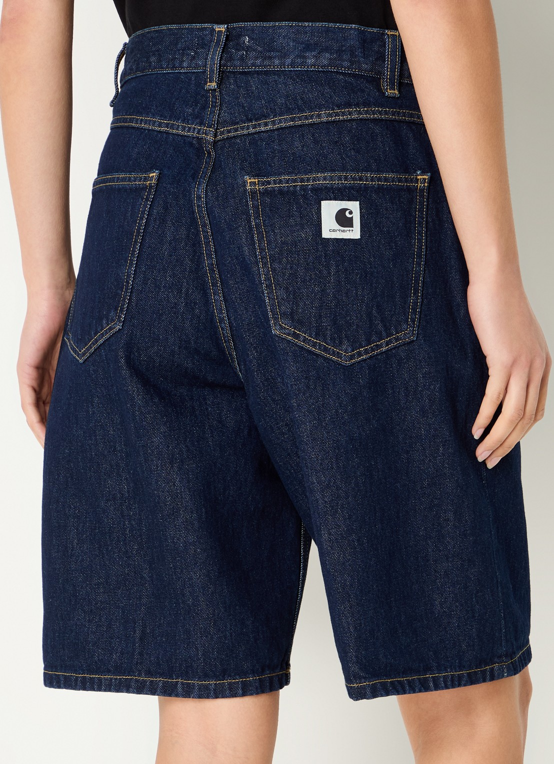 Carhartt WIP High waist wide fit korte broek van denim met donkere wassing - achterkant 3 indigo