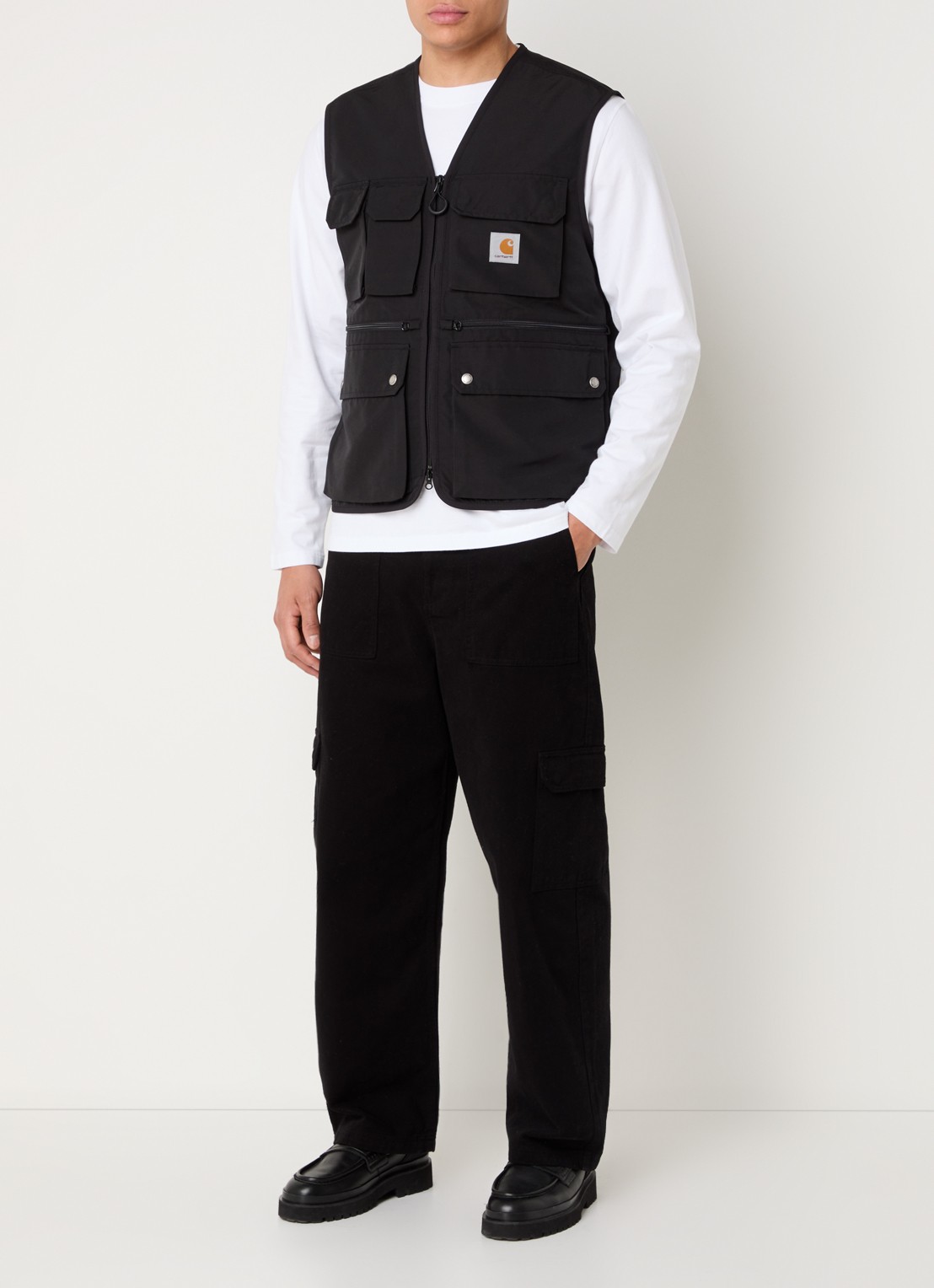Carhartt WIP Irwin bodywarmer met opgestikte zakken en logo - voorkant 4 zwart