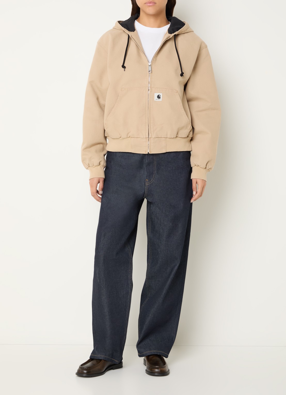 Carhartt WIP Jack met capuchon en logo - voorkant 4 beige