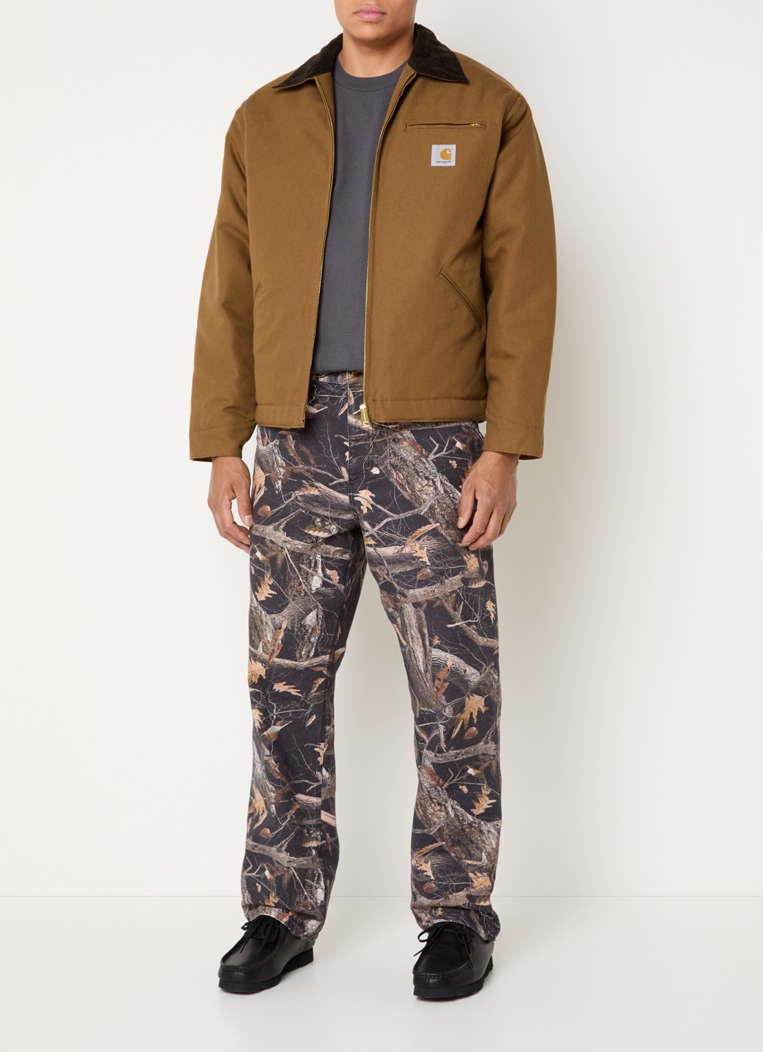 Carhartt WIP Jack met details van corduroy en steekzakken - voorkant 3 bruin