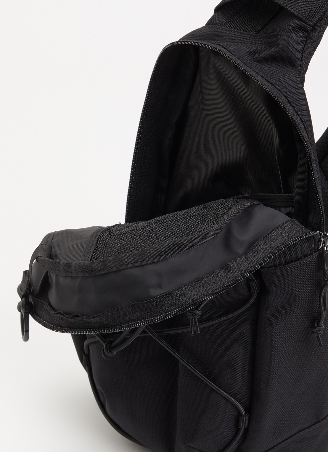 Carhartt WIP Kyle schoudertas met logo en verstelbare schouderriem - detail zwart