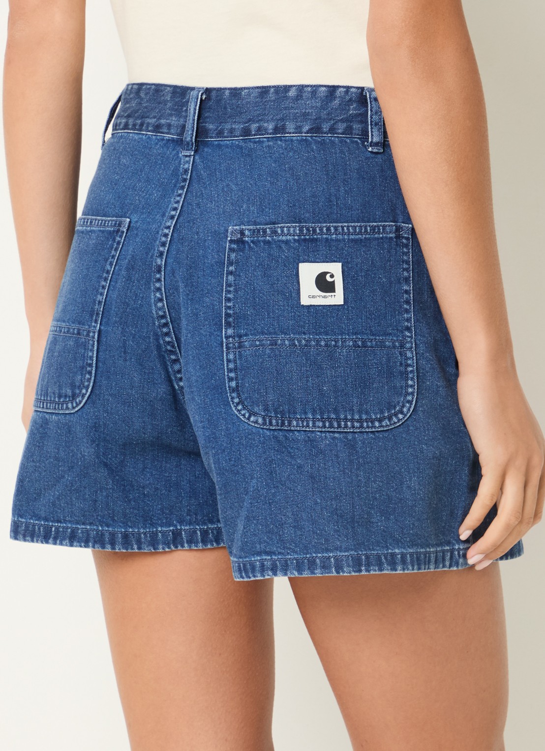 Carhartt WIP Lova Low waist wide fit korte broek van denim met medium wassing - achterkant indigo