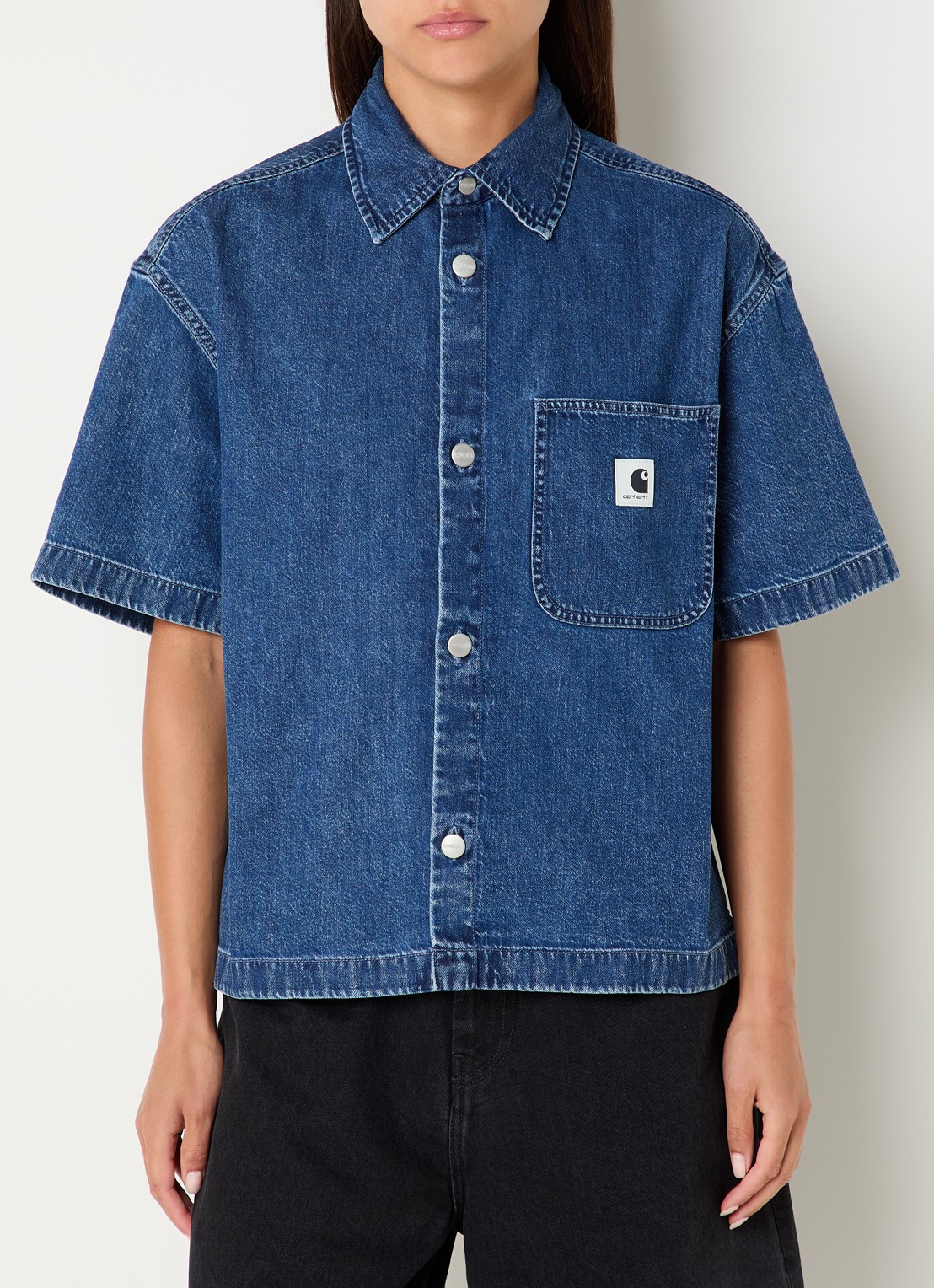 Carhartt WIP Lovilia blouse van denim met borstzak en logo - detail 4 blauw