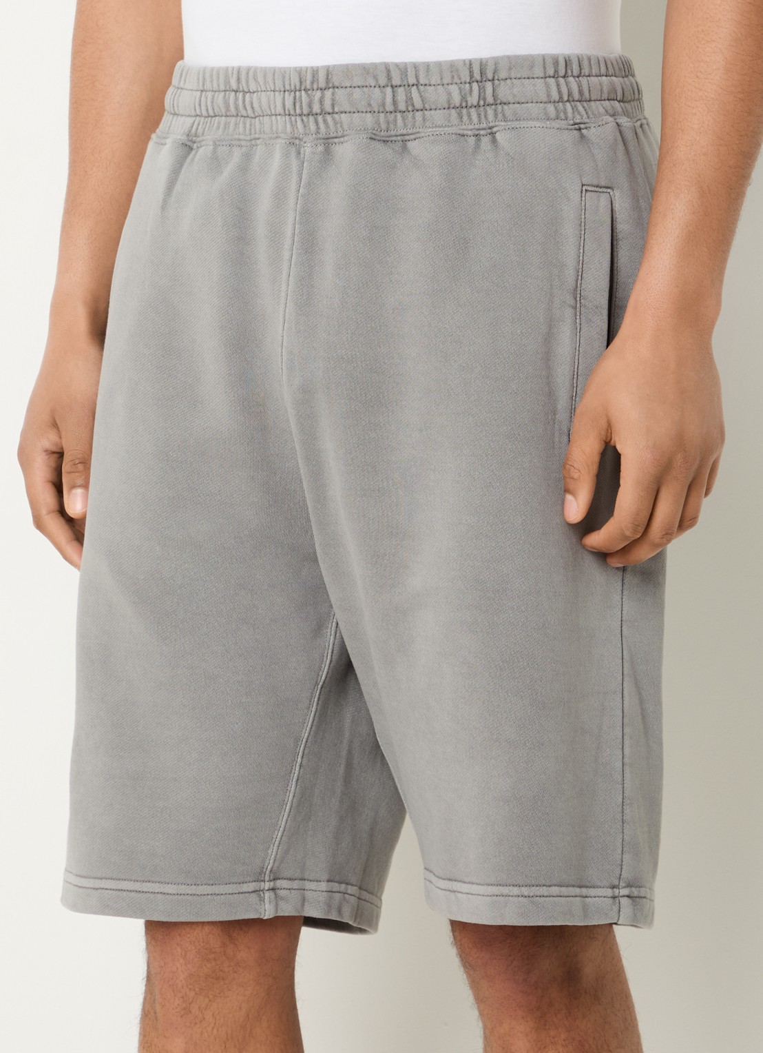 Carhartt WIP Nelson straight fit korte joggingbroek met paspelzakken - detail 3 grijs